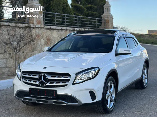 GLA 200  ᄉ Mercedes-Benz