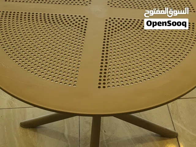 طاوله عضم دائريه لون بيج
