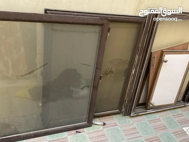 نوافذ المنيوم لم تستخدم العدد. اثنان