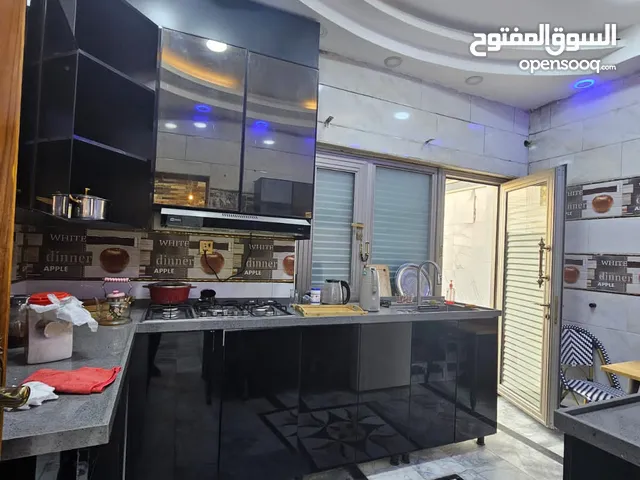 160 m2 4 Bedrooms Townhouse for Sale in Basra Khadra'a