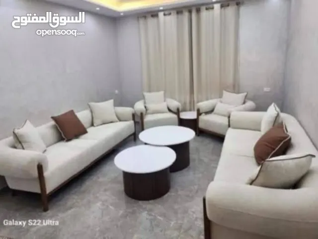 "دلل منزلك بلمسة من الفخامة والراحة مع طقم الجلوس الرائع المكون من 7 مقاعد!