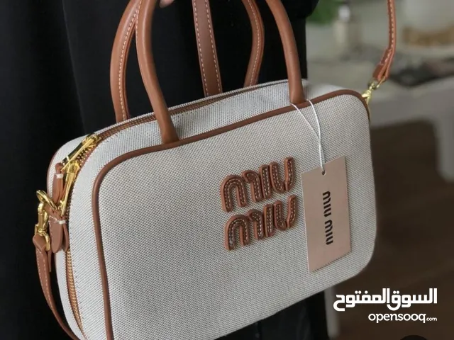 شنط نسائيه من ماركة ميوميو وفندي ماستر كوالتي جوده عاليه جدا توصيل لجميع مناطق البحرين والسعوديه
