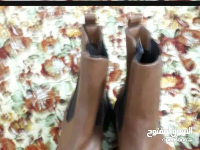 نصف بوت جوزي نسائي جلد الماني اصلي جديد حجم 41اخر قطعة