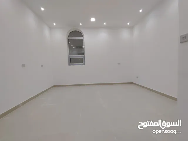 غرفة وصاله اتنين حمام مع حوش خلفي اول ساكن بمدينة الرياض جنوب الشامخة