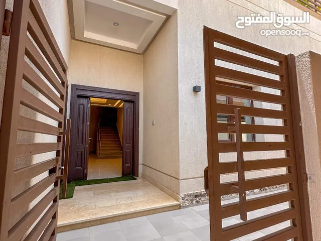 600 m2 4 Bedrooms Villa for Rent in Al Ahmadi Sabah Al-ahmad 1