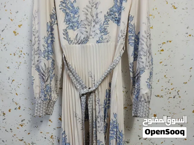 فساتين وفساتين سهرة قياس سمول وميديم وقياسات اخرى