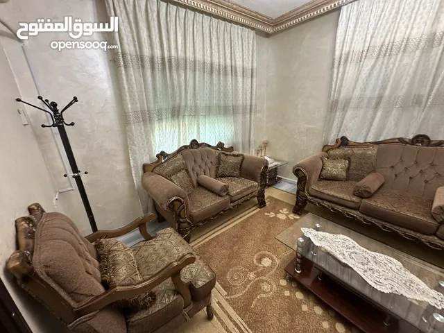 طقم كنب 9 مقاعد مستعمل بحالة جيدة + طقم طاولات سوكريت