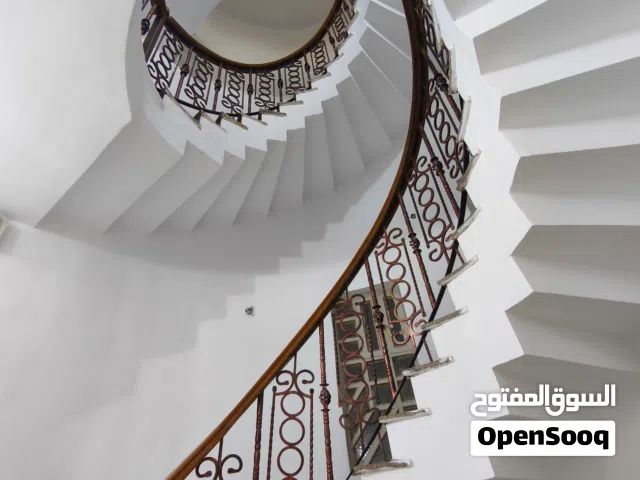 ايجار-بيت تجاري (طابقين 320متر). على شارع سايدين مباشرة. قرب مديرية تربية البصرة وجامعة المعقل