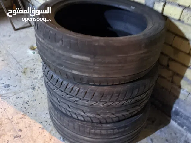 تايرات 3 للبيع اثنين قياس 20/245 والثالث قياس 20/275