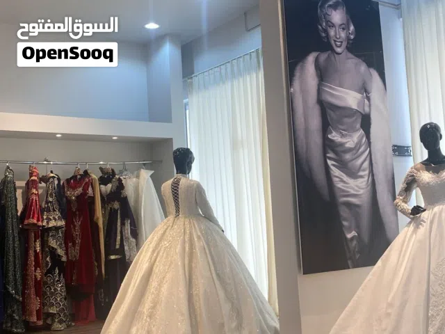 محل تأجير فساتين للبيع في صحار