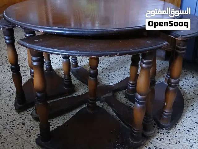 ميز وسطي مع 3 طبلات للبيع