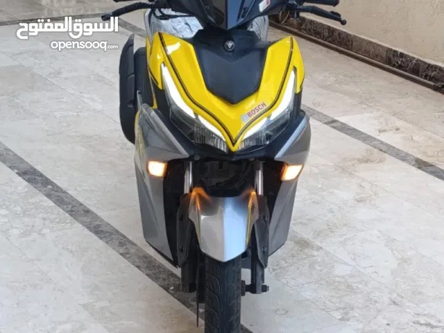 سكوتر VEZBA للبيع – شبه جديد سكوتر VEZBA بحالة ممتازة، استخدام خفيف، تصميم رياضي مميز ولون جذاب.