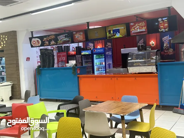 مطعم متكامل للبيع **المناره مول ** فرصه لمن يرغب الدخول لعالم المطاعم