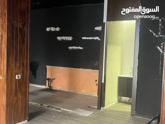 محليين للايجار في رام الله التحتا بحالة جيدة جدا وبسعر جيد