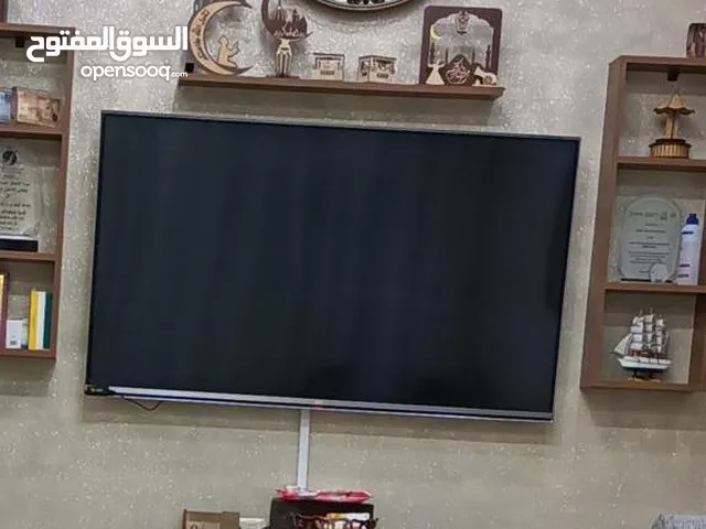 خزانة تلفزيون لون بني استعمال خفيف مع رفين تعليق