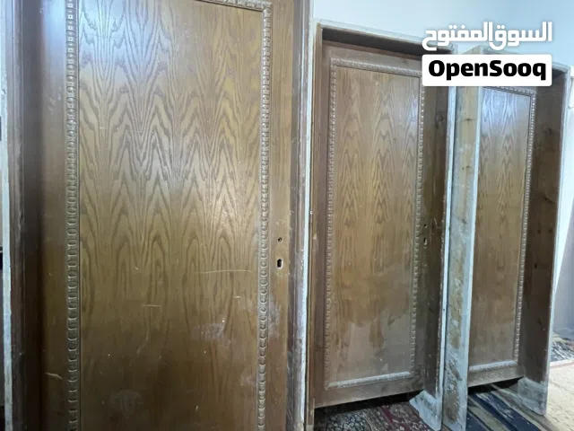 ابواب خشب عدد 11 بحال الوكاله