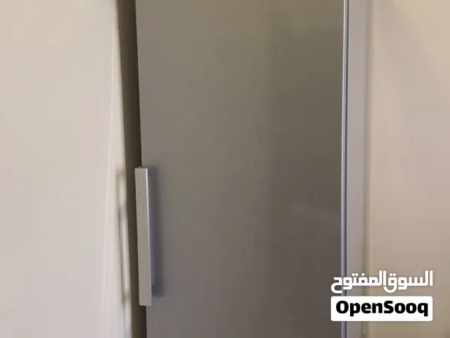 ثلاجة390 Liters Vestel نظيفه جداً استعمال اشهر ومافيها اي مشكله