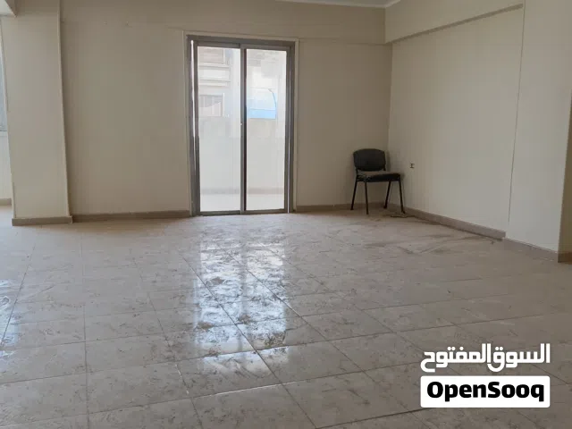 شقه بيع في المقطم قريبه من شارع 9