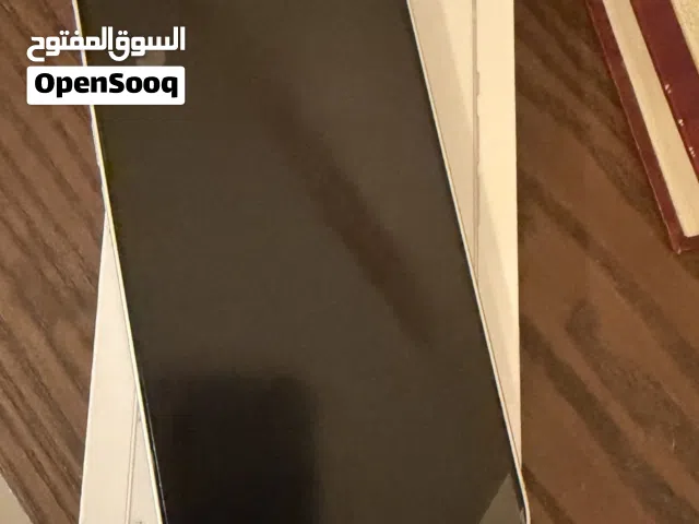 iPhone 13 pearl white  آيفون 13 أبيض لؤلؤي