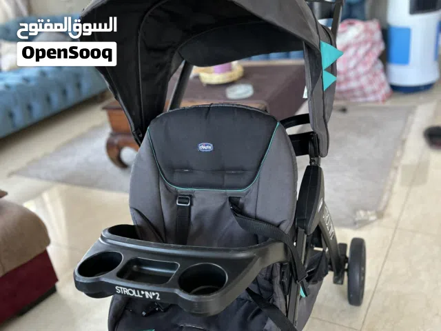 عرباي chicco ثنائيه بحاله الوكاله لون اسود وحجمها كبير سعرها الاصلي من الشركة