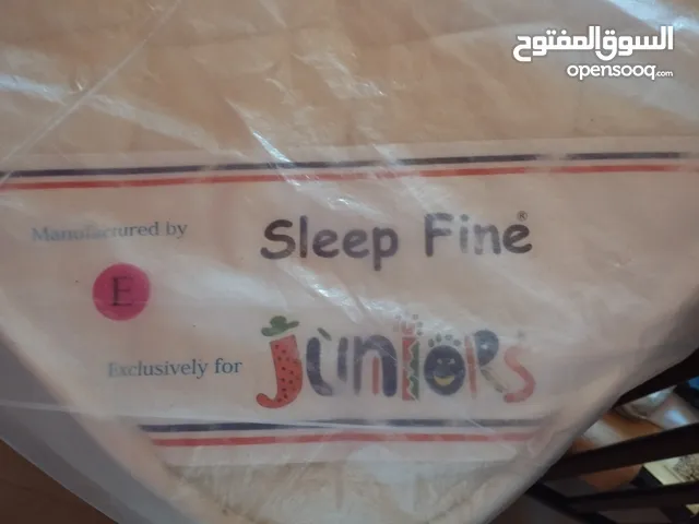 سرير اطفال من جونيور مع الدوشك child bed brand    juniors