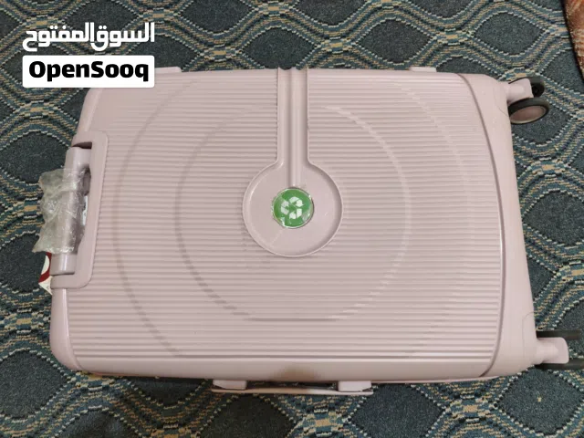 شنطة سفر مقاومة للكسر بلون وردي