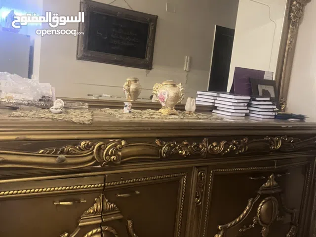 بوفيه شيك للبيع بحالة ممتازة