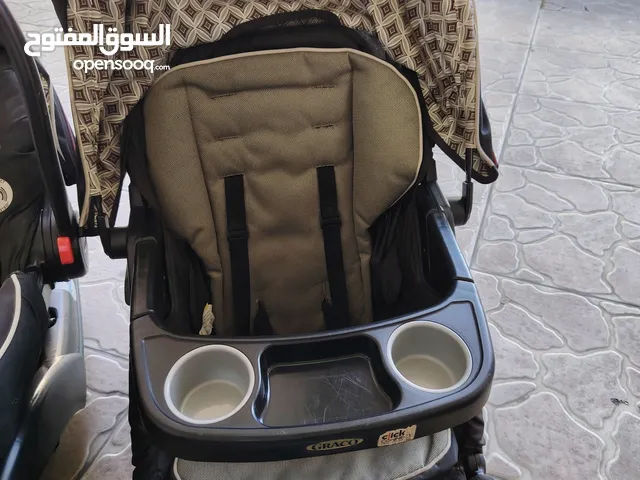 عربايه أطفال جرأكو 3 في 1 بحاله ممتازه مع كار سير للسياره نوع فخم