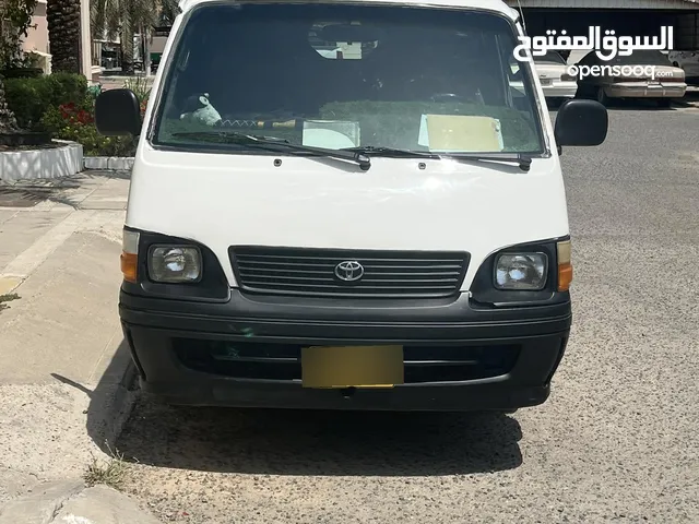 باص تويوتامقفل نقل عام