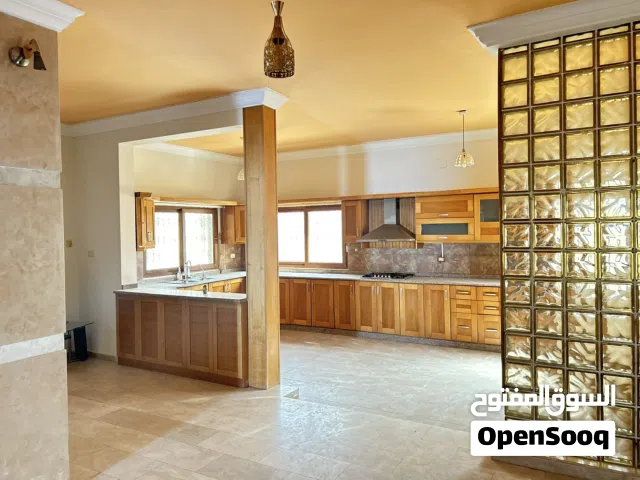 250 m2 More than 6 bedrooms Villa for Rent in Tripoli Souq Al-Juma'a