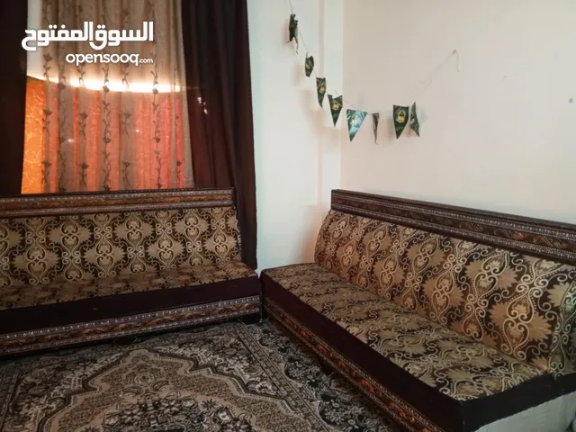 طقم كنب للبيع بسعر حرق 50 دينا من الاخر طقم بتحمل موجود بالرصيفه التواصل علي الرقم