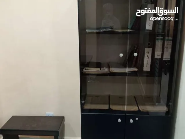 اثاث مكتبي مستعمل بحال الوكالة وذات جودة عالية وبفترة استعمال خفيفة جدا