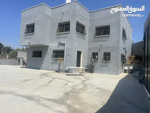 طابقين مع جنينه