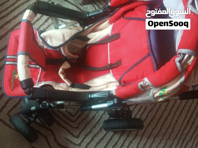 للبيع عربه اطفال Newstar أصلية عربةأطفال (سترولر)عربة أطفال بحالة جيدة لونها أحمر ممتاز للطرق الوعره