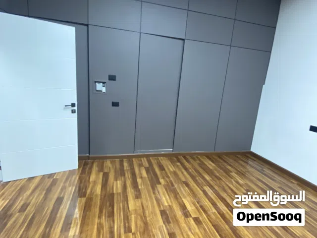 صالة تجارية 600م للإيجار جنزور الشرقية بجوار مسجد عمرو بن العاص تصلح أنت تكون مقر شركة او عيادة