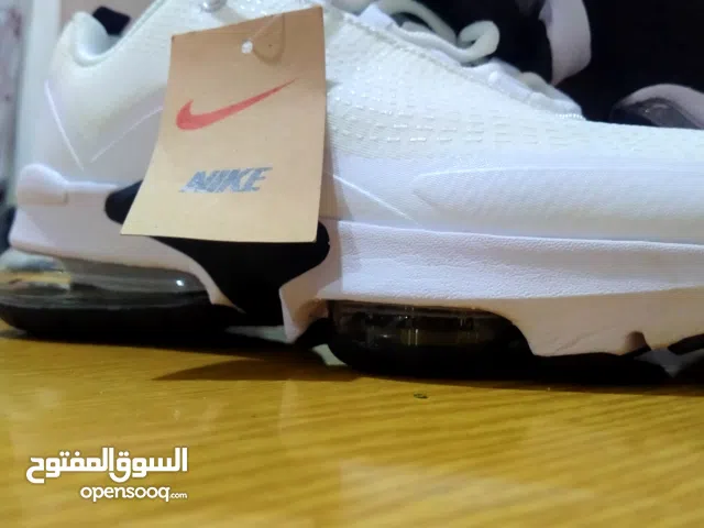 بيع كوتشي نايك هيليوم اصلي مقاس 43 التوصيل الي اي مكان مجانا