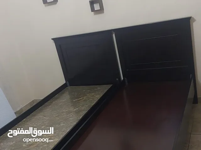 سرير فردي عدد 2 بحالة ممتازة