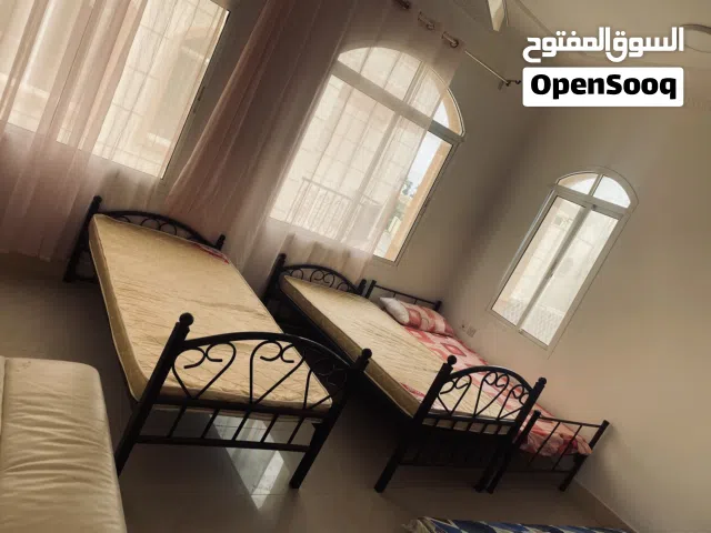 أسرة حديد نظيفة جداً