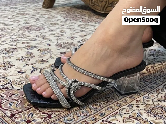 مجموعة كعوب وجزمات للبيع بسعر حرق