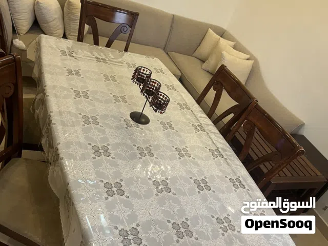 طاولة الطعام للبيع