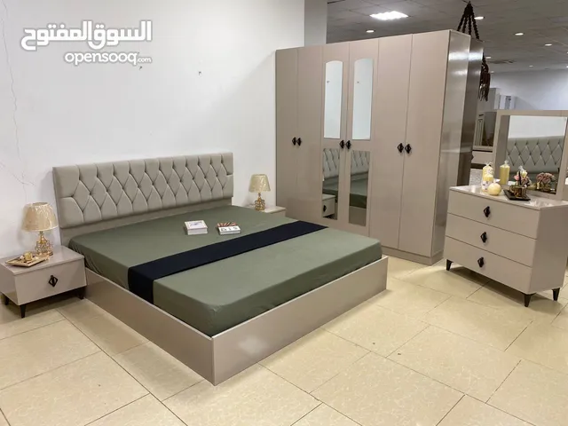 غرفة نوم تتكون من 5 قطع تصميم جميلة