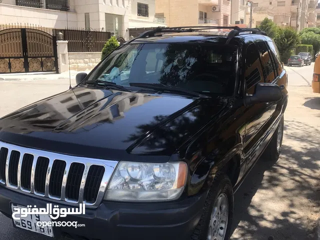 جيب شيروكي 2001 ترخيص واطي 3 جيد و قصعة بسعر مناسب جدًا هيكل نظيف و ماتور قوي 4000