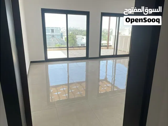 160 m2 3 Bedrooms Apartments for Rent in Muscat Al Mawaleh