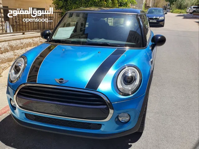للبيع Mini Cooper 2017 زرقاء – بحالة ممتازة ومواصفات كاملة