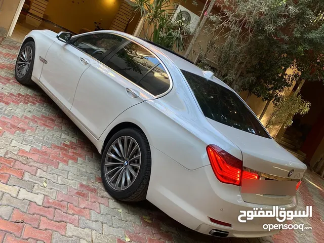 ///BMW740i