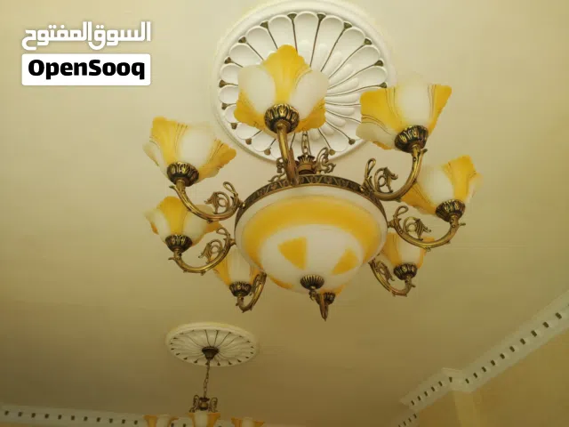 الثريات عدد اثنين(2) حجم ممتاز جدا بحاله جديد