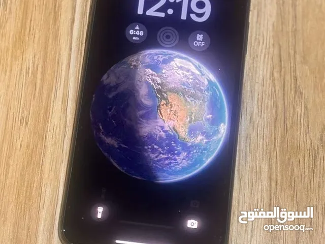 iPhone 11 Pro Max (بحالة ممتازة).