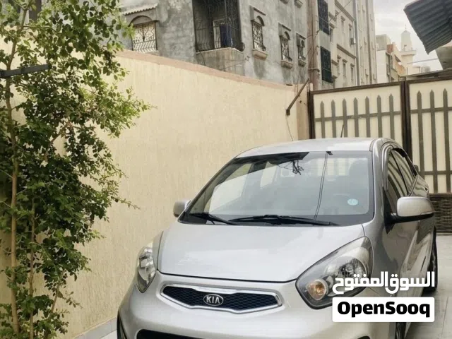 كيا بيكانتو ، ممتازة جدا استعمال نظيف ليس بها اي عيوب محافظ عليها بالكامل