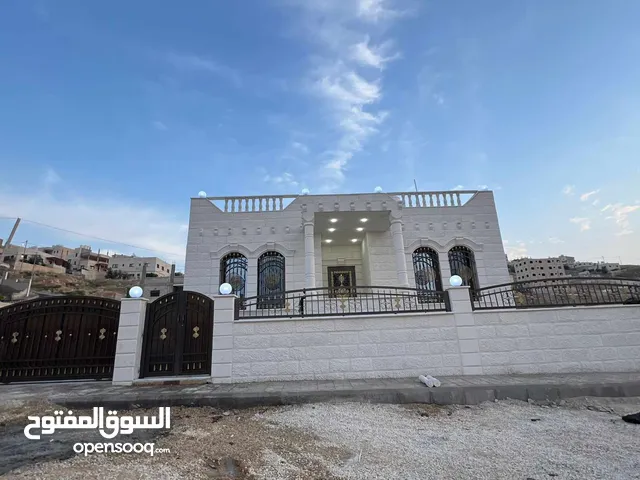 150 m2 4 Bedrooms Townhouse for Sale in Zarqa Graiba