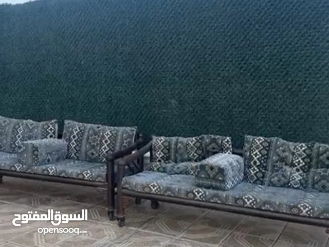 كراسي عدد 4 شبه جديده مع تلبيستها ع السوم